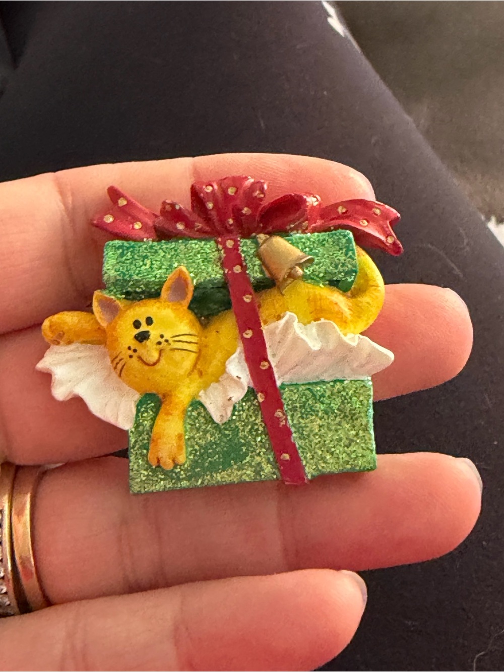 4/$100 Cute Yellow Cat Gift brooch - Green Present Design